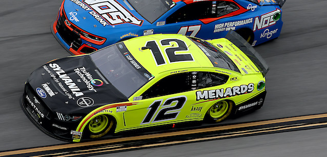 Talladega - Gara: Blaney al photofinish<br />L'abbraccio della serie a Bubba Wallace