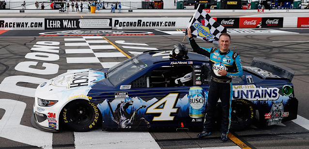 Pocono, gara 1<br />Harvick vince di strategia