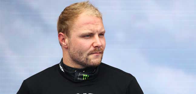 Bottas non regge l'urto Hamilton,<br />Silverstone decisiva per il finlandese<br />