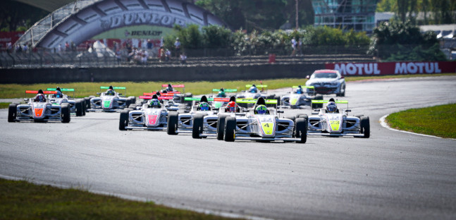 F4 francese a Nogaro<br />I samurai partono all'attacco