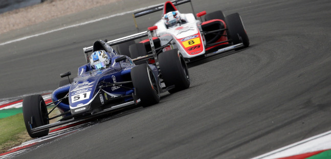 British F4 a Donington<br />O'Sullivan apripista con Carlin