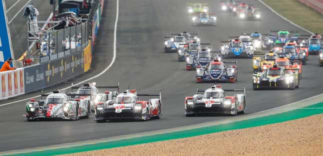 Partita la 24 Ore di Le Mans,<br />Toyota e Aston Martin al comando