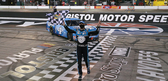 Bristol, gara<br />Harvick vince la sfida con Kyle Busch