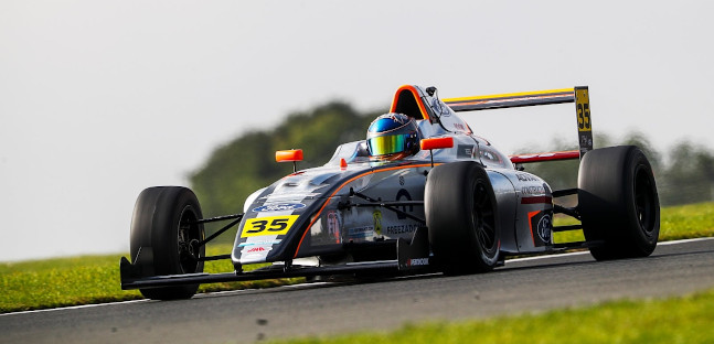 British F4 a Donington<br />Rees torna davanti a tutti