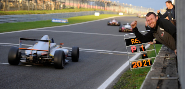 British F4 a Brands Hatch<br />Rees campione, Cresswell vice