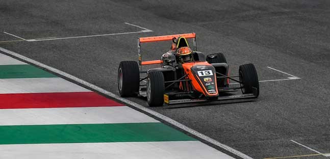 Mugello, libere 1<br />VAR al comando, Antonelli 6°