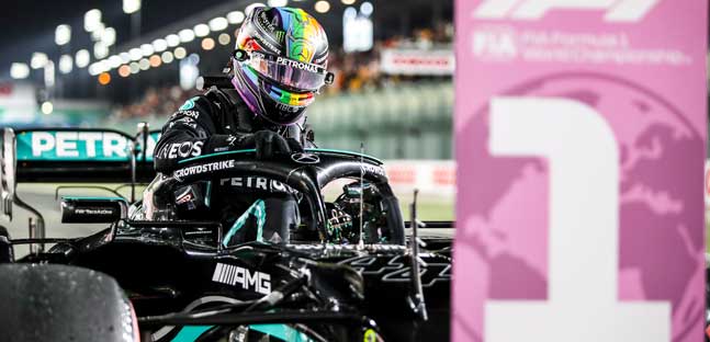 Losail - La cronaca<br />Hamilton domina su Verstappen<br />Alonso sul podio a 40 anni