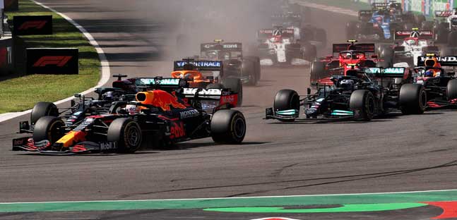 Verstappen, altro passo verso l'iride<br />Hamilton soffre, Bottas sbaglia tutto
