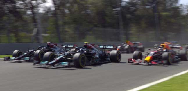 Se Bottas apre la porta a Verstappen<br />diventa un problema per Hamilton