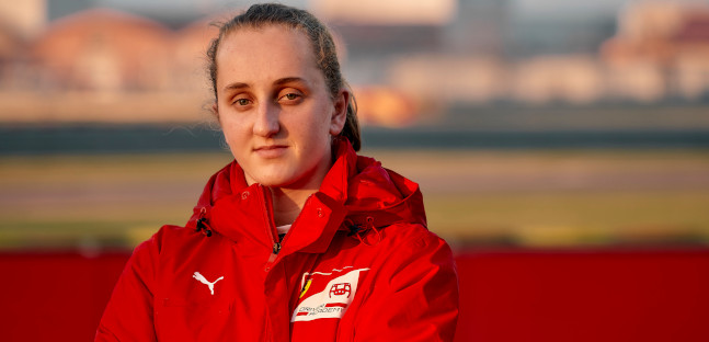 Maya Weug scrive un pezzo di storia:<br />prima ragazza della Ferrari Driver Academy