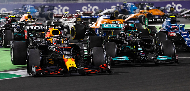 Verstappen tuona: "Questa non &egrave; F1"<br />Hamilton: "Ha frenato all'improvviso"