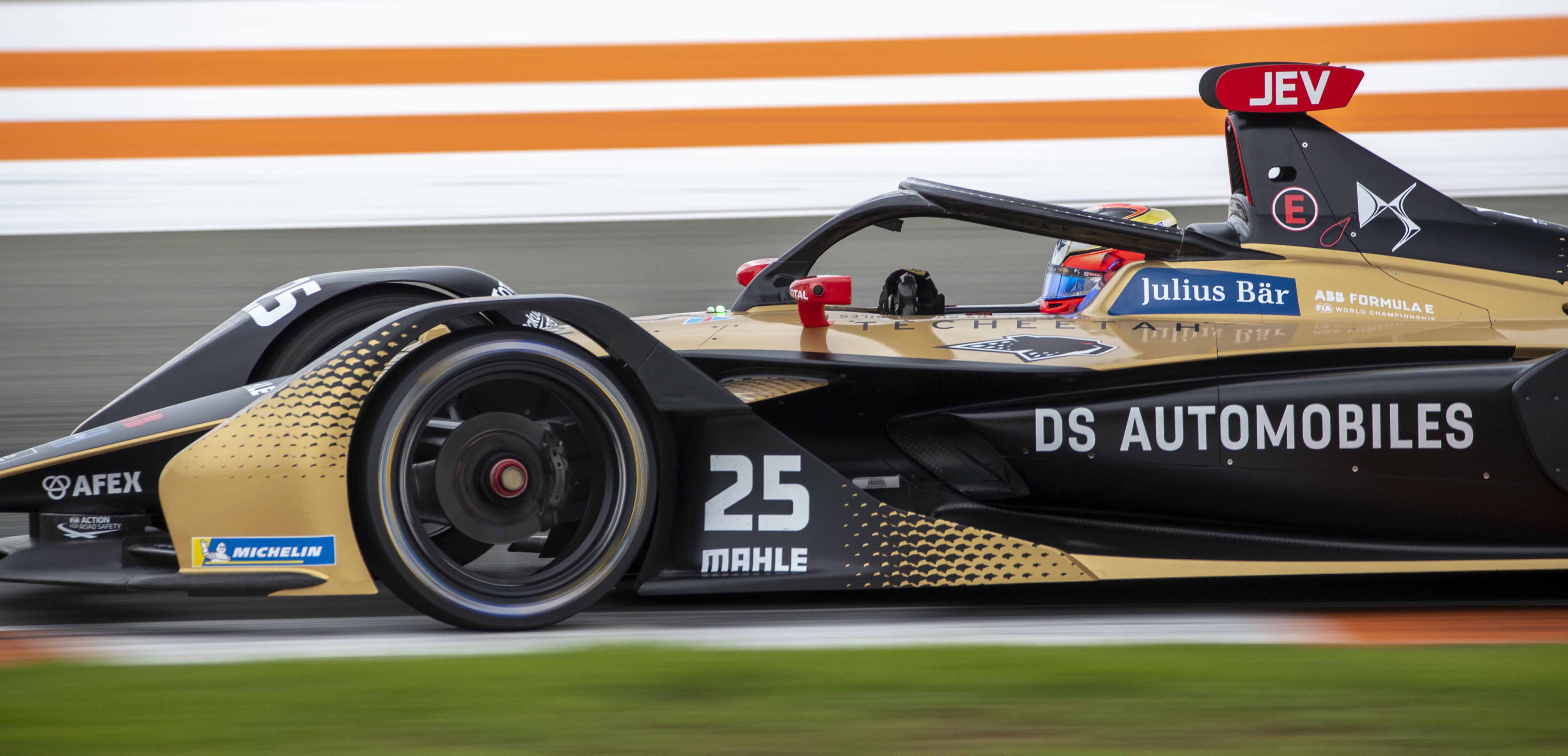 Anteprima Formula E<br />DS Techeetah guida la carica