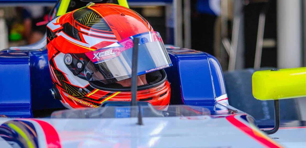 Il leader della F4 UAE<br />Van't Hoff firma con MP