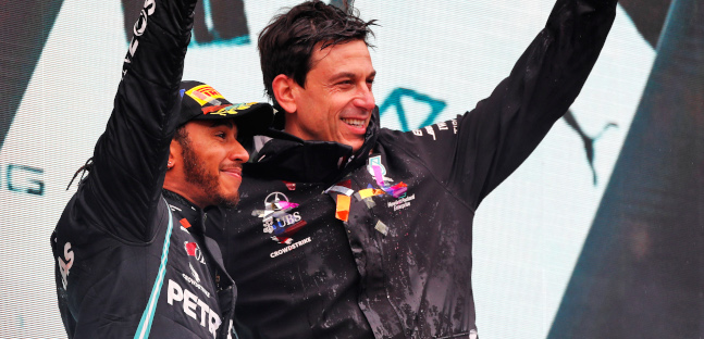 Hamilton-Mercedes, rinnovo ufficiale:<br />caccia alla storia con l'ottavo titolo