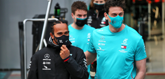 Hamilton-Mercedes, firma per un anno:<br />servir&agrave; a ragionare meglio sul futuro<br />