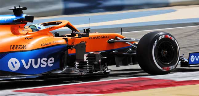 Test a Sakhir - Mattino 2° giorno<br />Ricciardo leader, Hamilton nella ghiaia