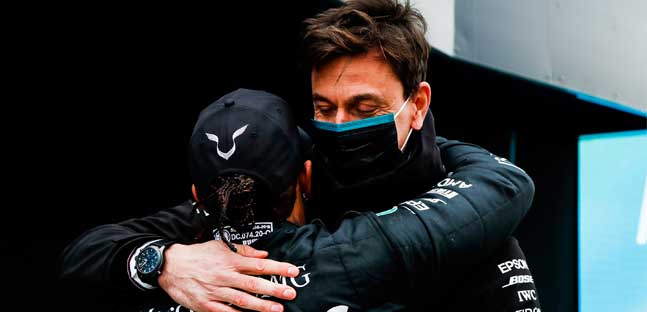 Wolff avverte: "Abbiamo ancora fame"<br />Hamilton: "Punto alla vittoria e ..."