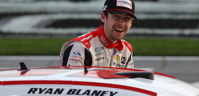 Atlanta gara<br />Larson domina, Blaney... vince