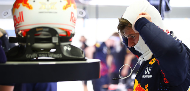 Verstappen mantiene la prudenza:<br />"stupido" sottovalutare la Mercedes<br />
