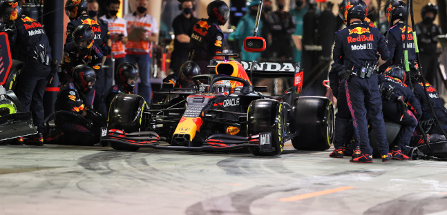 La Red Bull ha perso di strategia:<br />la lezione nella sfida alla Mercedes