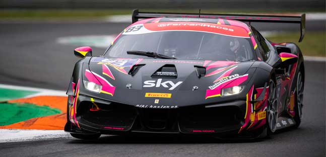 Nel Challenge Ferrari a Monza<br />Gatting e Iron Dames trionfano