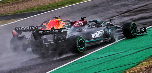 Imola - La cronaca<br />Verstappen vince una pazza gara