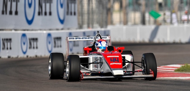 USF2000 a St.Petersburg<br />Brooks domina e allunga