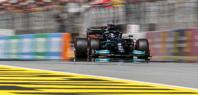 Hamilton e Mercedes travolgenti<br />Red Bull sbaglia strategia per Max