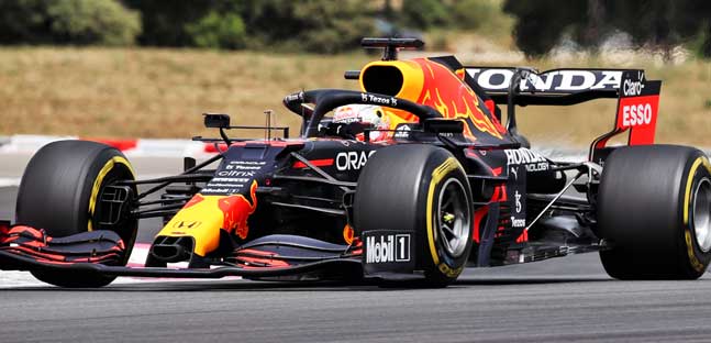 Le Castellet - La cronaca<br />Verstappen batte Hamilton nel finale