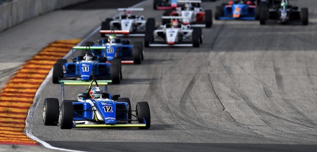 USF2000 a Road America<br />Porto passa al comando