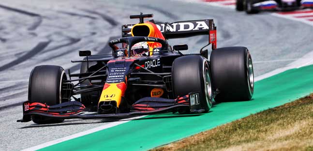 Spielberg - La cronaca<br />Verstappen doma Hamilton