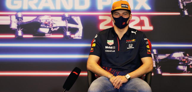 Verstappen in Azerbaijan,<br />prima vigilia da leader F1