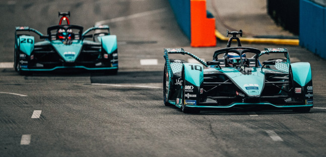 New York - Qualifica 2<br />Bird pole, prima fila tutta Jaguar
