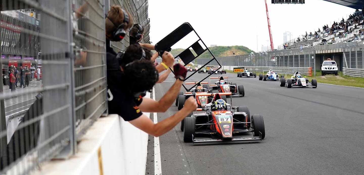 ADAC F4 a Zandvoort<br />VAR domina in casa, ma Prema...