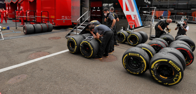 Gomme Pirelli, novit&agrave; a Silverstone:<br />un set in meno, posteriori pi&ugrave; robuste