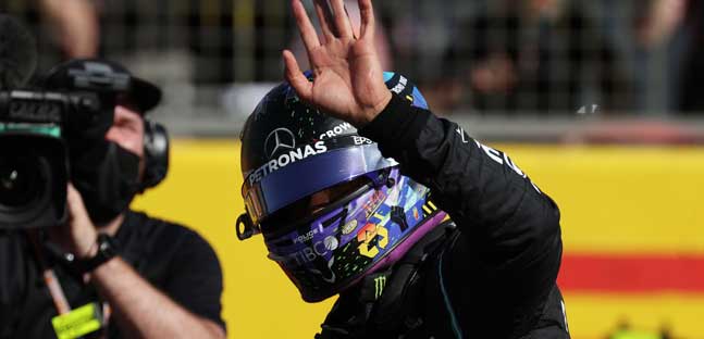 Silverstone - La cronaca<br />Hamilton vince dopo il crash con Verstappen