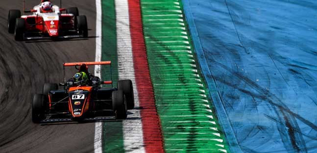 Imola - Qualifica 1-2<br />Tripla pole di Bearman, <br />Fornaroli tre volte secondo