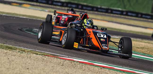 Clamoroso: dopo verifiche ai motori<br />Bearman escluso dalla gara 3 di Imola