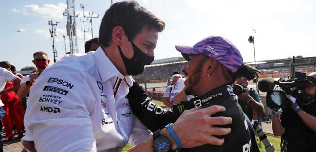 Wolff: "Mercedes in F1 a lungo,<br />Russell e Ocon futuri campioni"<br /> 