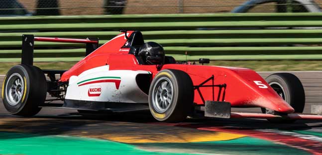 Maschio iscritto al<br />campionato con R&B Racing