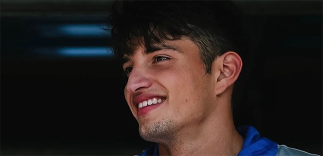 Benavides firma con Carlin