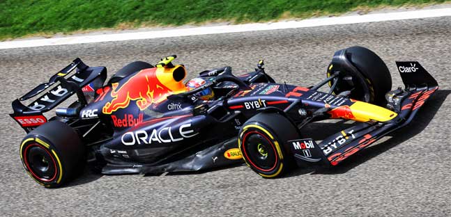 Test a Sakhir - 3° giorno mattina<br />Perez leader con la Red Bull modificata