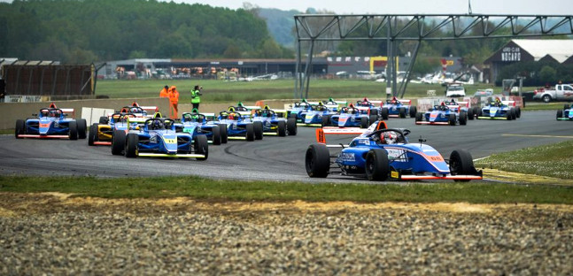 F4 francese a Nogaro<br />Barter ricomincia da leader 