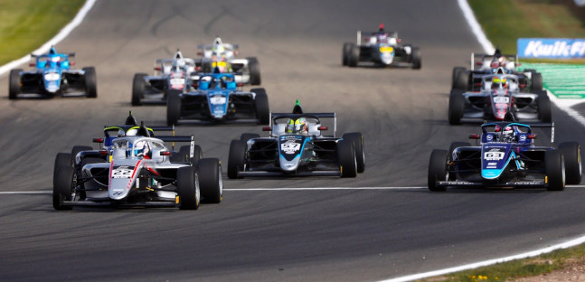 British F4 a Donington<br />Dunne inaugura l'era Tatuus