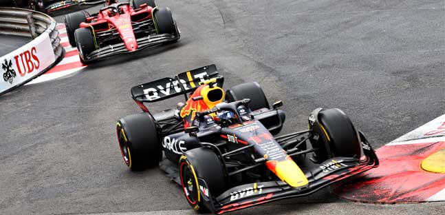 Perez e Sainz, la gara dei "secondi"<br />Verstappen allunga, Leclerc arrabbiato