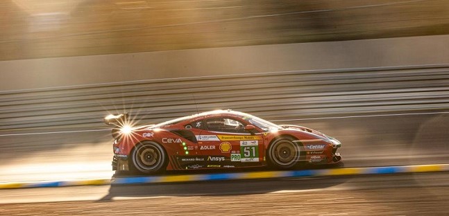 Le Mans - Ore 11.00<br />Ko Corvette, Ferrari al comando in GT