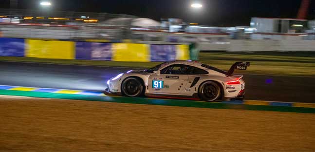 Le Mans - Ore 01.00<br />GTE, Porsche davanti, Corvette in crisi