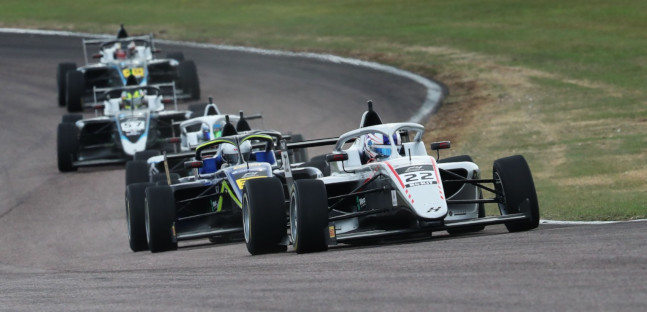 British F4 a Thruxton<br />Dunne riscrive i record