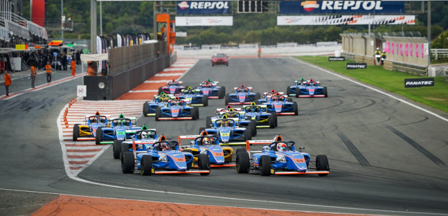 F4 francese a Valencia<br />Barter davanti, ma Giusti leader