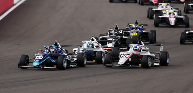 British F4 a Silverstone<br />Gray rinvia la festa per Dunne